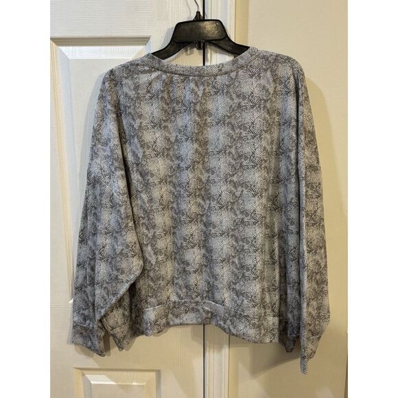 Peach Love Long Sleeve Shirt Womens Sz S Gray Snake Print - Picture 2 of 7